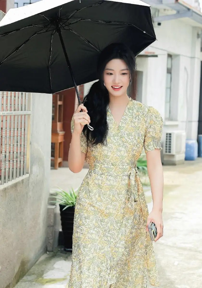 网红辛巴参加男助理婚礼,豪掷200万礼金,网友:新娘满眼都是他