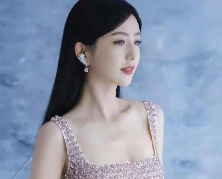 孙艺珍调侃李秉宪:打球用力过猛,演戏“游刃有余”