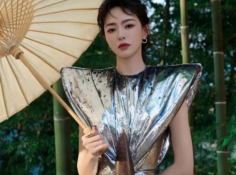 颜值网红“迅猛龙特蕾莎”怒怼“妈粉”:拒绝“为你好”式干涉