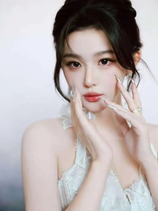 一个卤菜摊老板，打理六个摊位的商业经